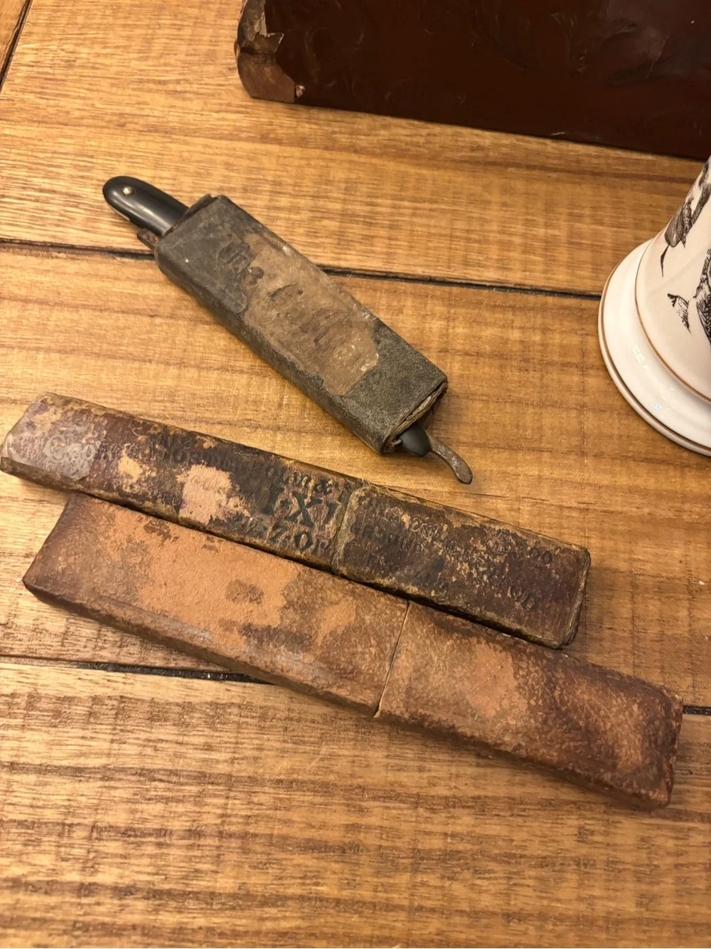 Vintage Men's shave Set with Handles and Victoria era box lot